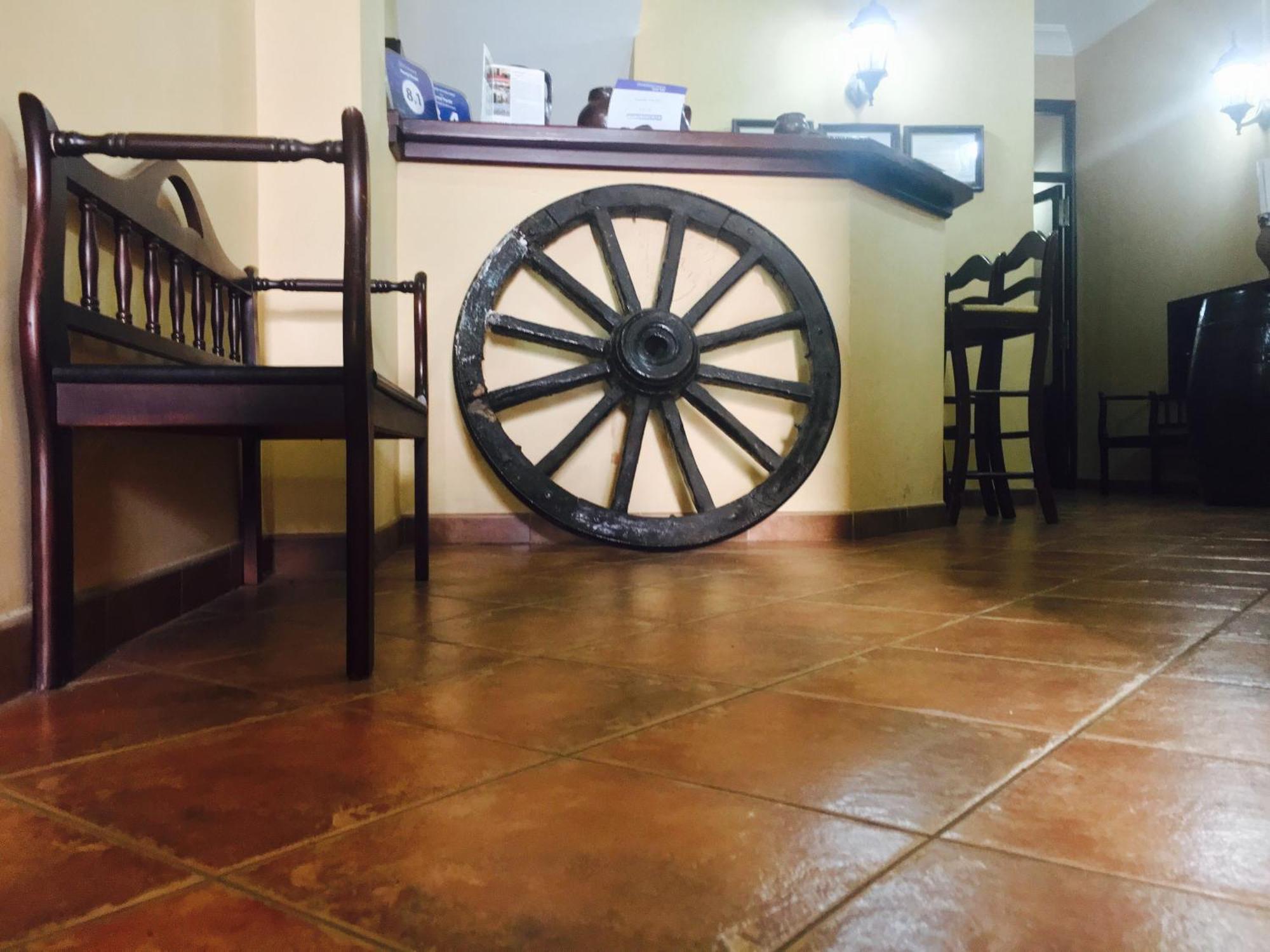 Hostal Pechi Huévar Buitenkant foto