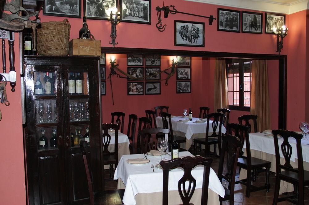 Hostal Pechi Huévar Buitenkant foto