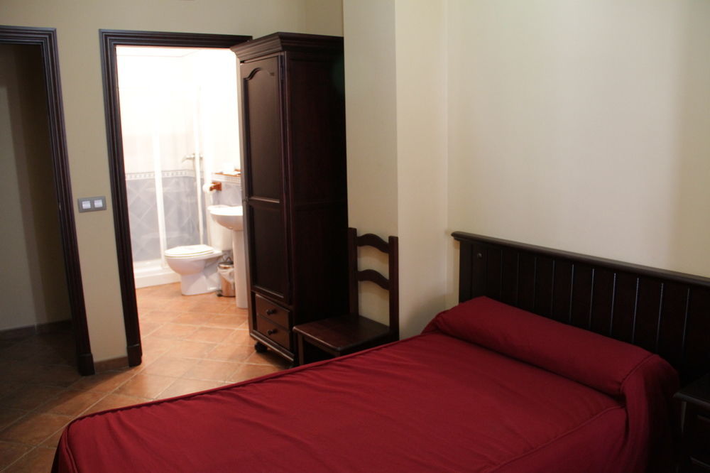 Hostal Pechi Huévar Buitenkant foto