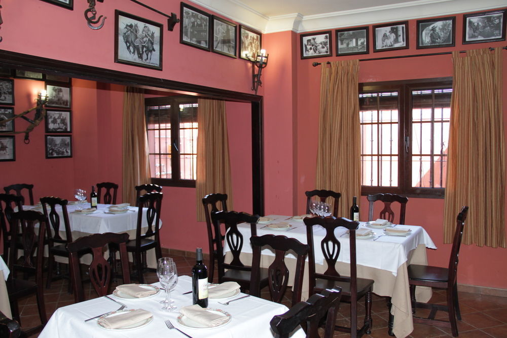 Hostal Pechi Huévar Buitenkant foto