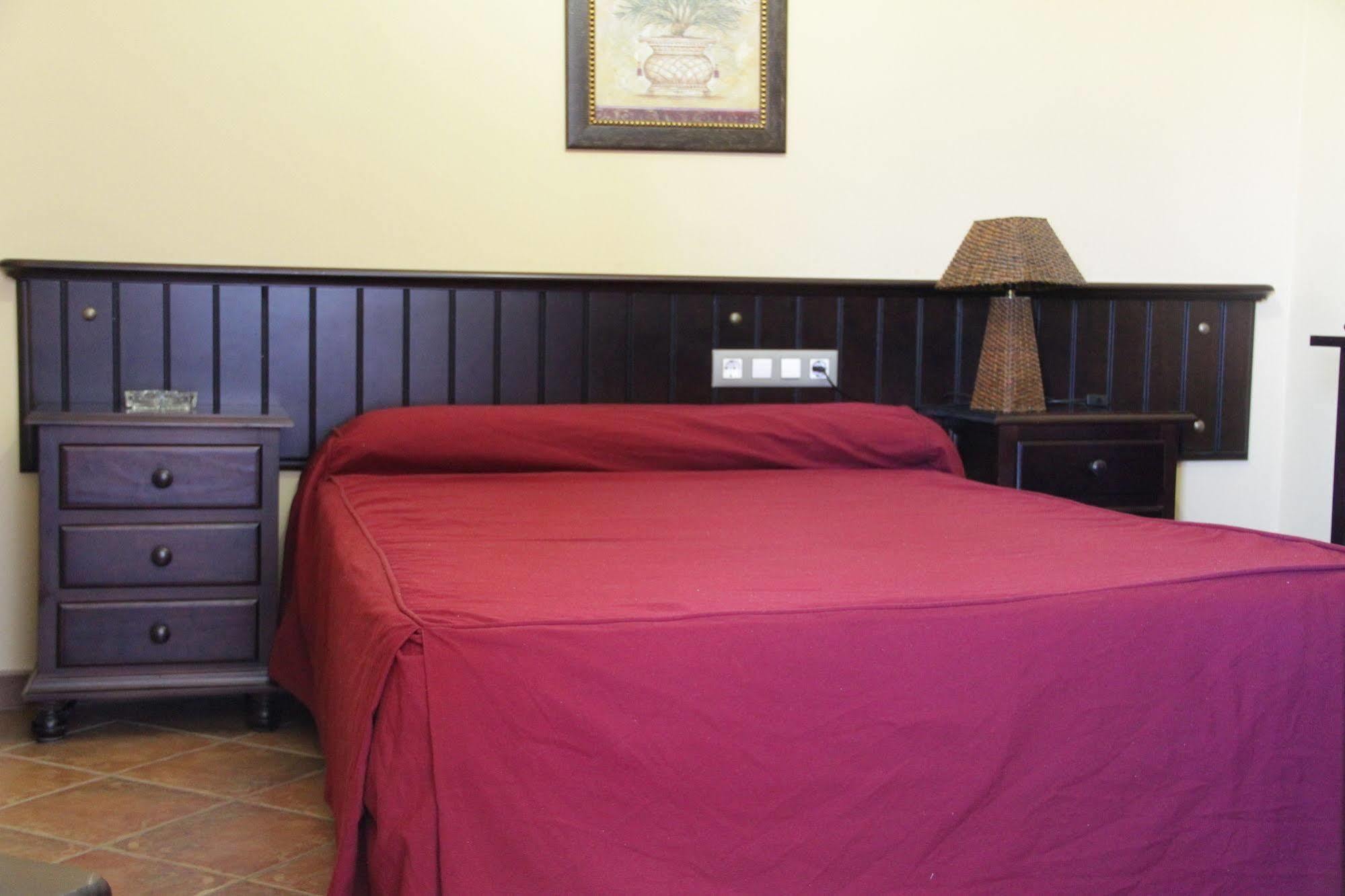 Hostal Pechi Huévar Buitenkant foto