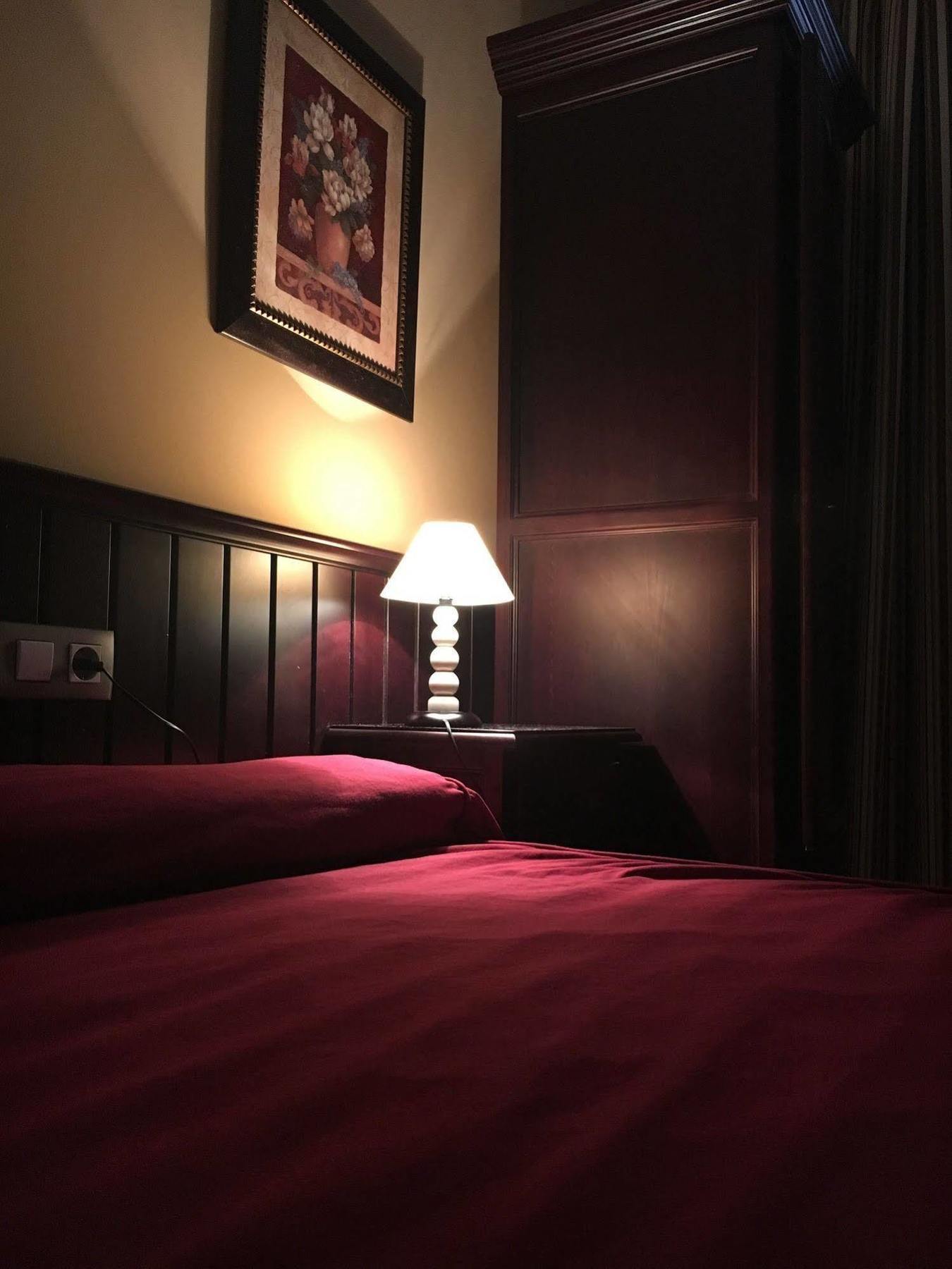 Hostal Pechi Huévar Buitenkant foto