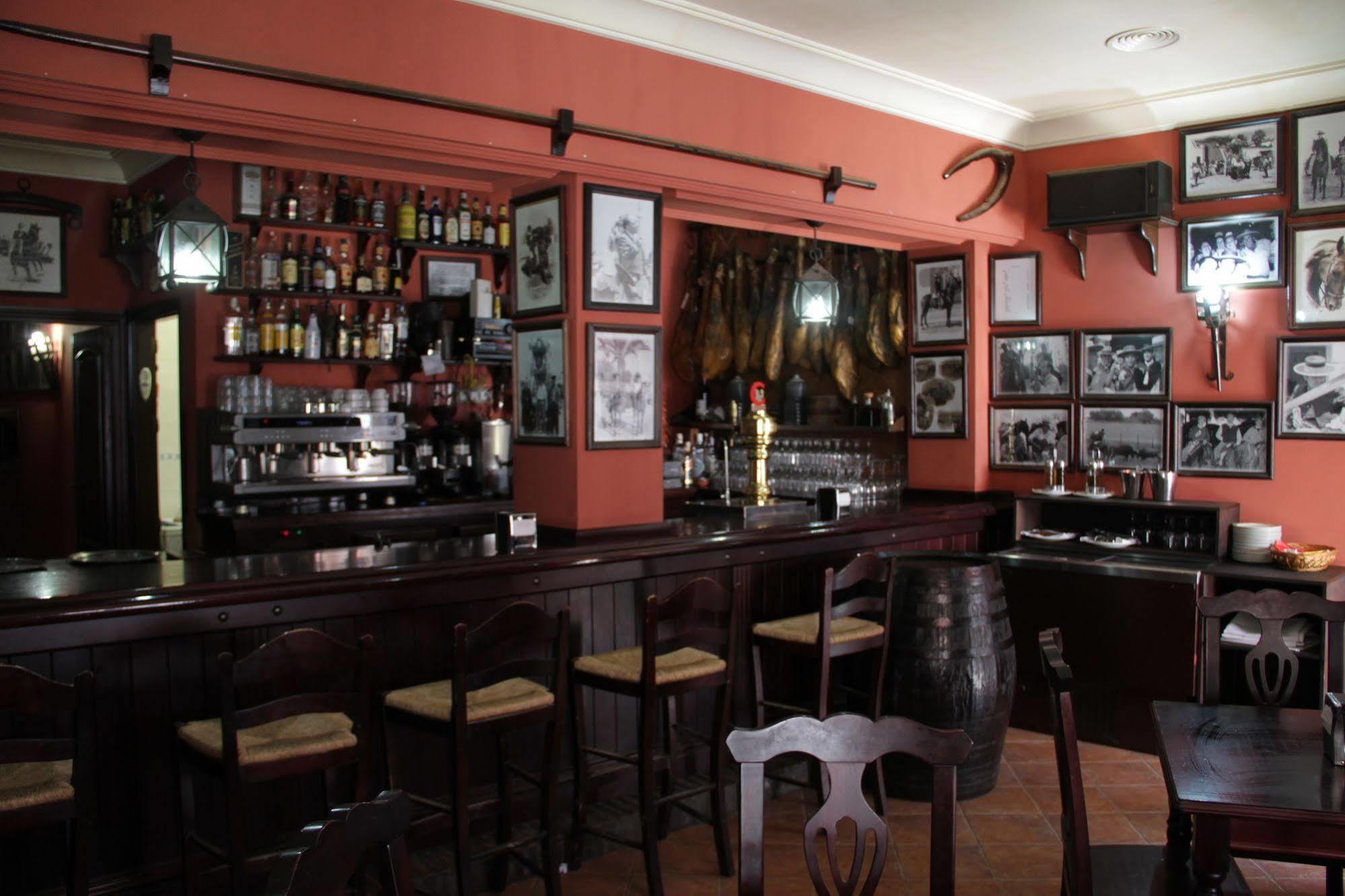 Hostal Pechi Huévar Buitenkant foto