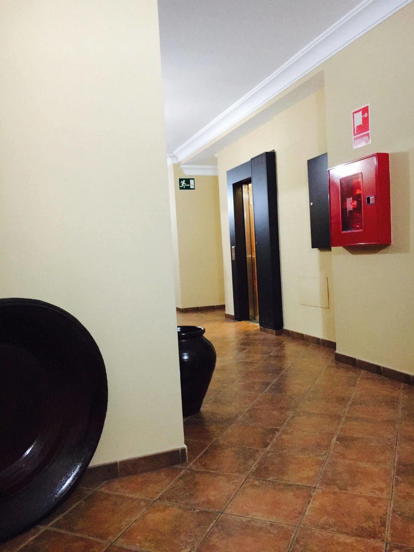 Hostal Pechi Huévar Buitenkant foto